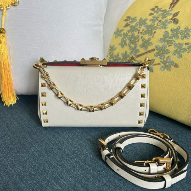 Picture of Valentino Handbags _SKUfw179129955fw